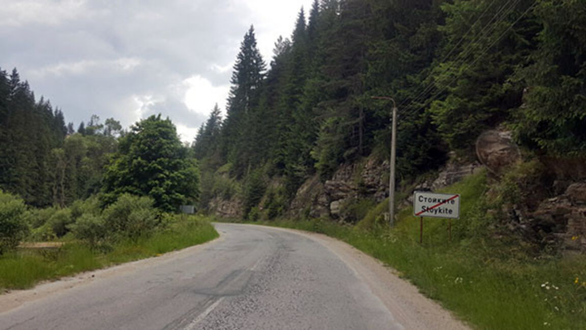 Унгарски мотоциклетист се блъсна в насип край село Стойките