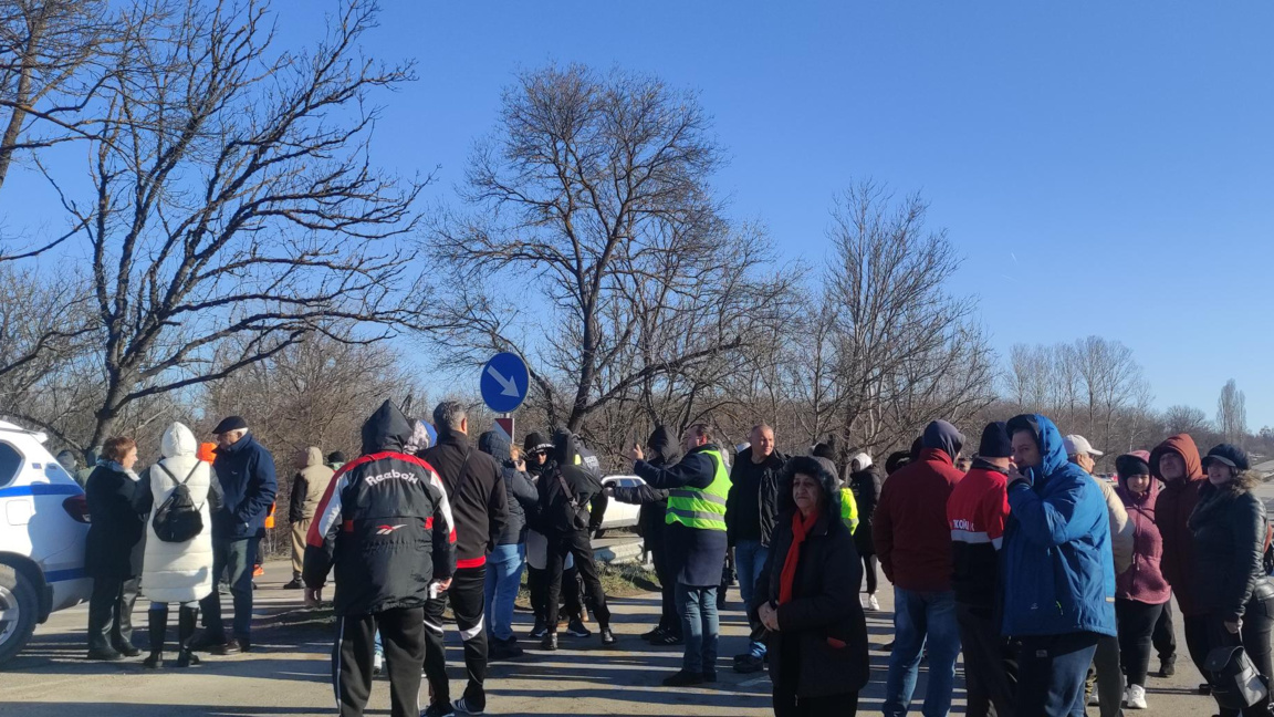 Жители на врачански села протестират срещу лошо електроснабдяване