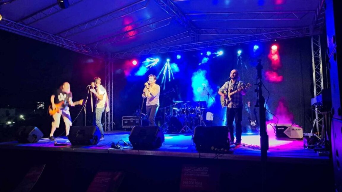 La estación ferroviaria de Plvdiv se convierte en escenario de un curioso concierto