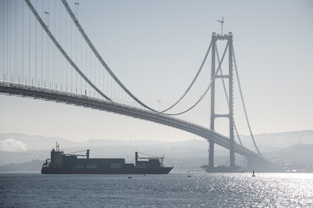 Турция временно затвори протока Дарданели заради бушуващи пожари в провинция Чанаккале