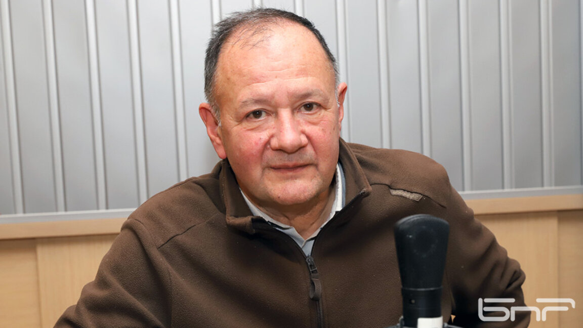 Михаил Миков