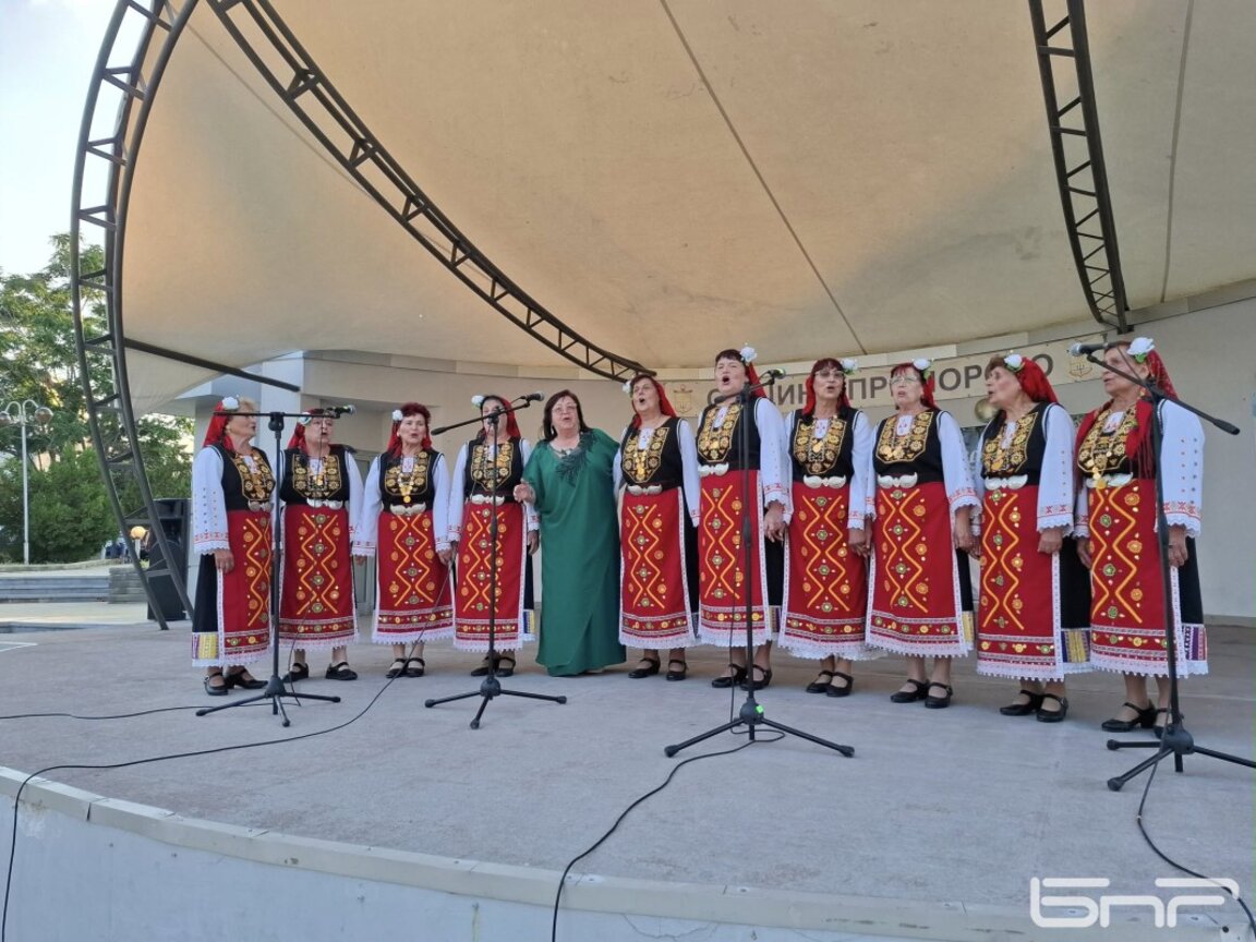 Фестивалът "Фолклорна плетеница" в Приморско събра таланти от цялата страна