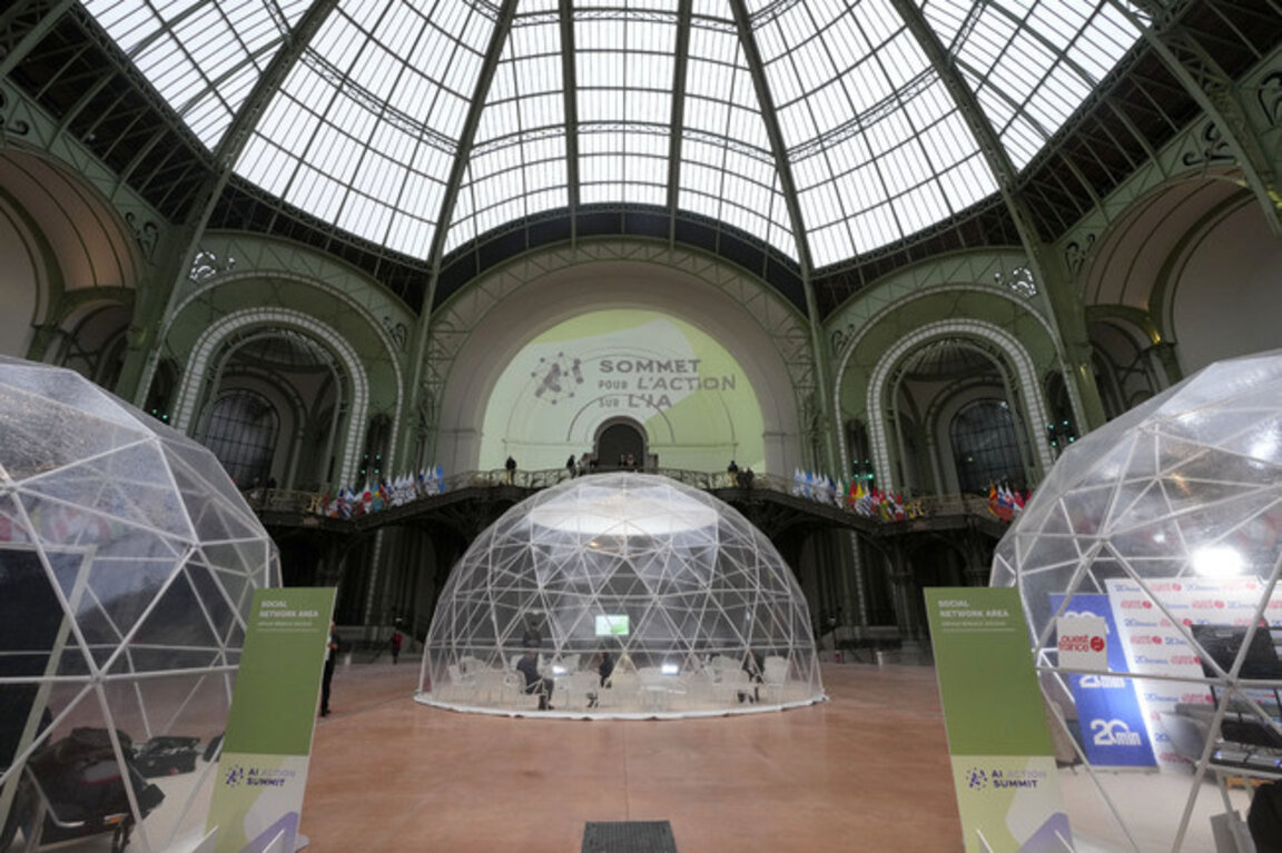 El primer ministro búlgaro participa en un debate sobre el futuro de la inteligencia artificial en París