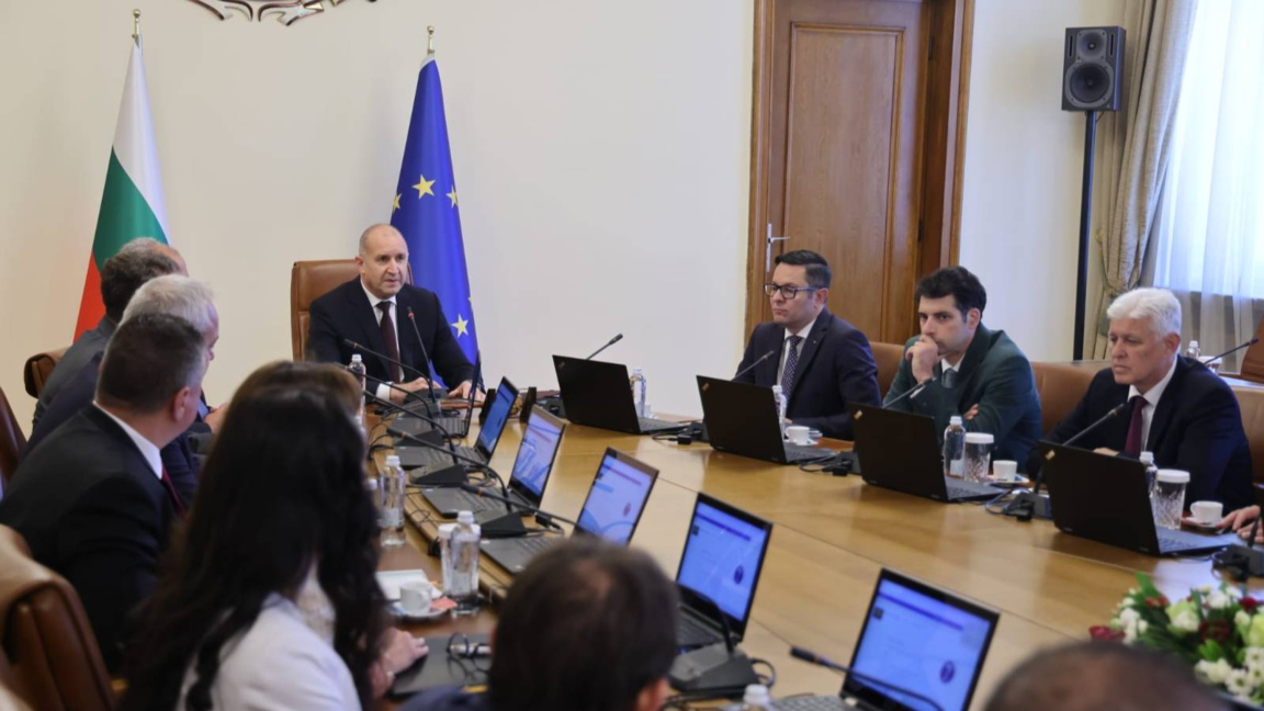 Радев: До момента в България няма опустошителни пожари