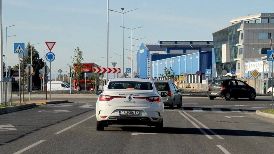 Възстановенo е движението по ремонтиранo...