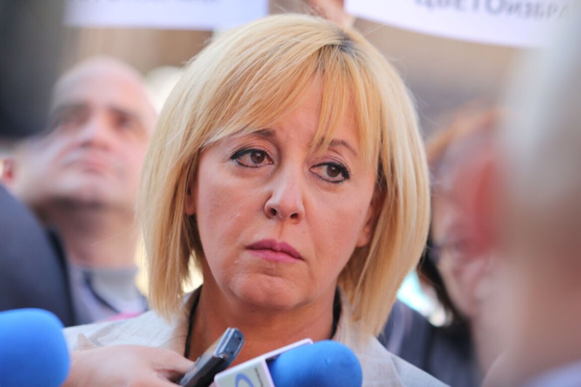 Манолова готви съдебна жалба срещу решението за увеличение на цената за паркиране в зоните в София