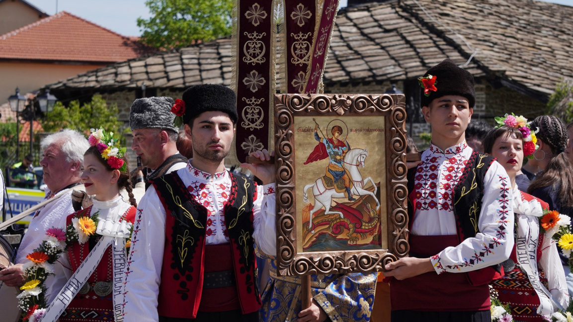 Трявна възражда легендарния облог на дърворезбарите