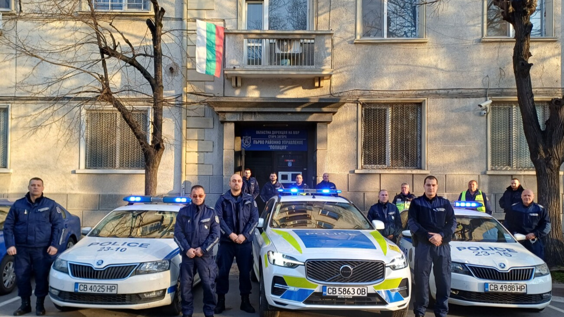 Старозагорските полицаи и пожарникари почетоха паметта на колегите си