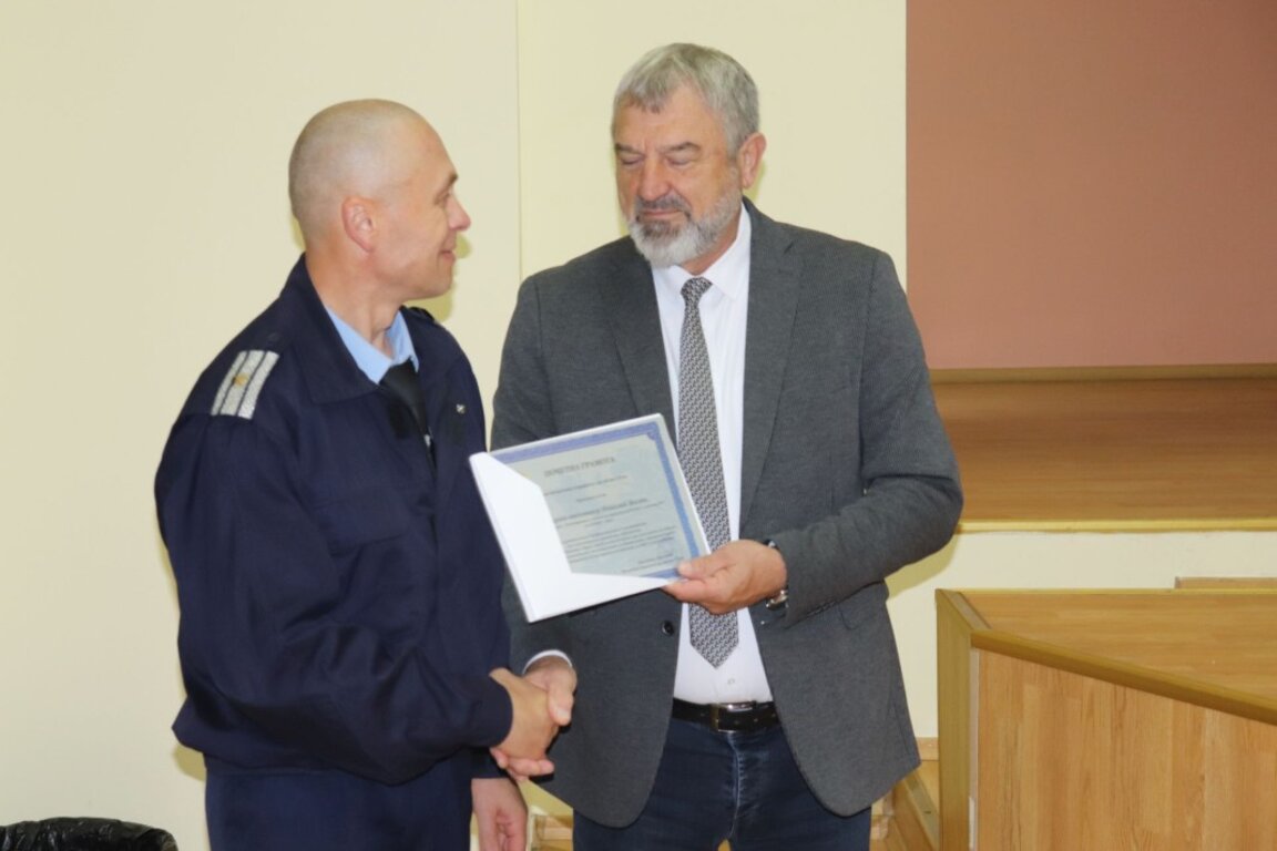 Четирима полицаи с грамоти