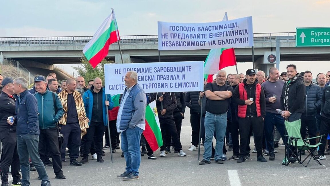 Minerii și energeticienii protestatari strâng semnături pentru o grevă efectivă
