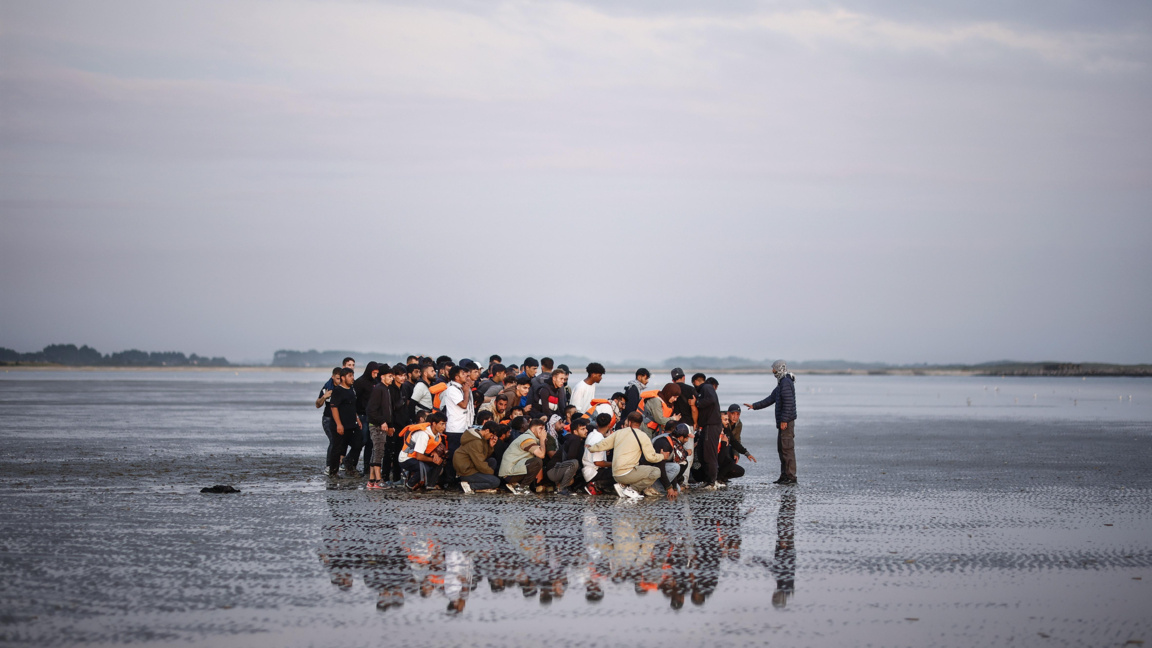 Мигранти чакат на бреговете на Франция да прекосят Ламанша в посока Великобритания, 17.07.2025 г.