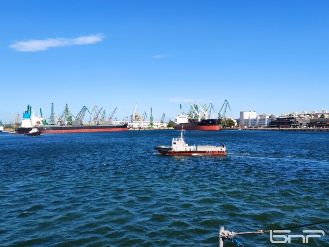 Премиерът и двама министри пристигнаха във Варна за учението "Бриз 2025"