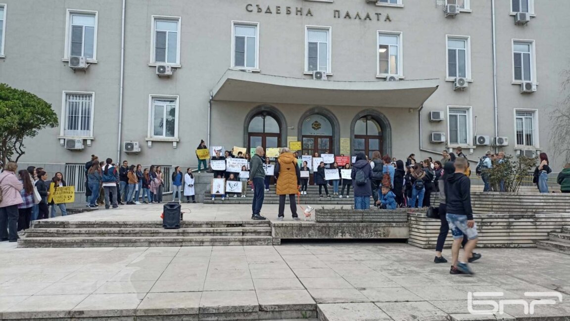Протест срещу насилието над животни се проведе в Стара Загора