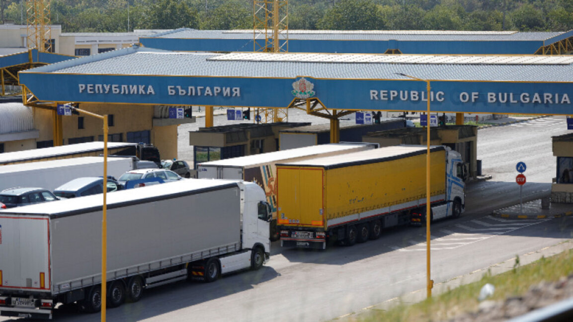 Интензивно е движението на тежкотоварни автомобили по границата с Турция
