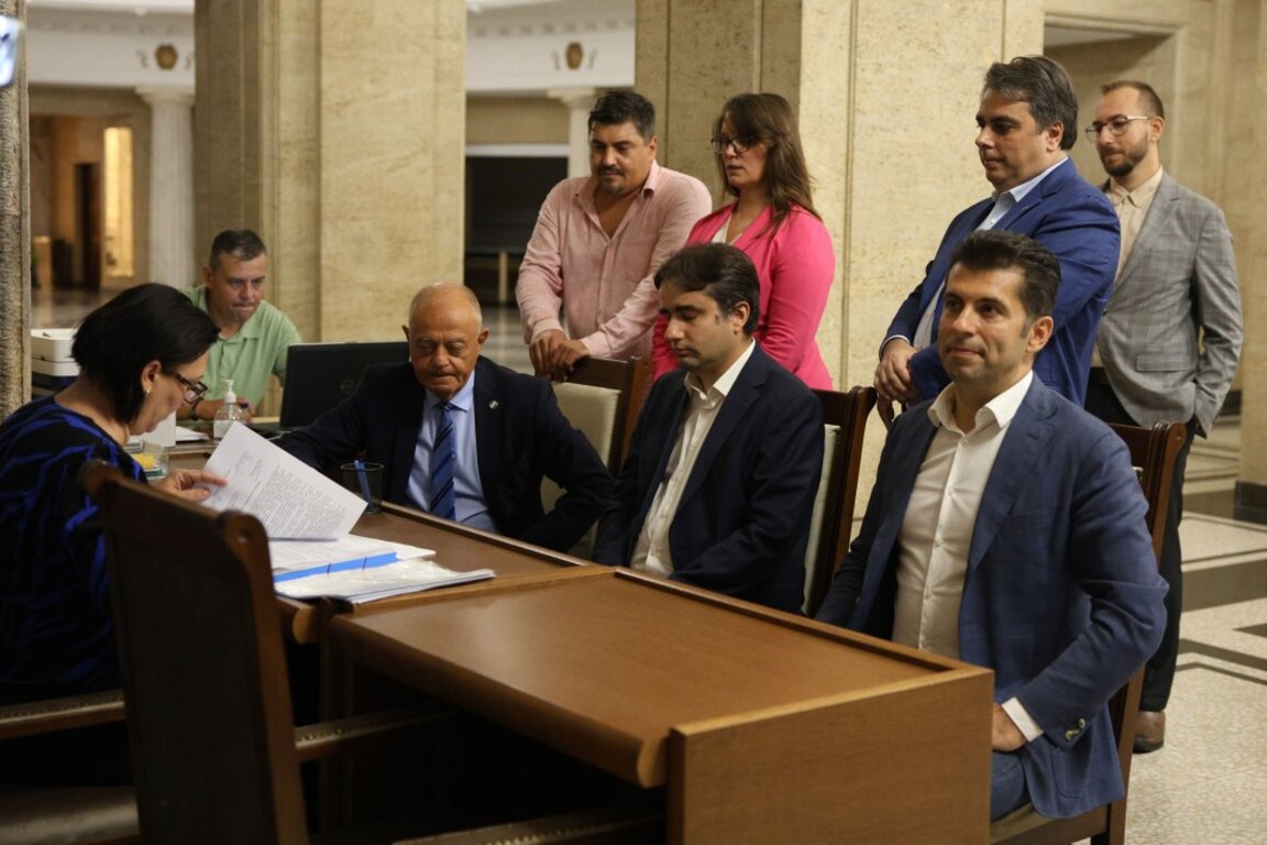 Отляво надясно - Атанас Атанасов, Божидар Божанов, Асен Василев, Кирил Петков