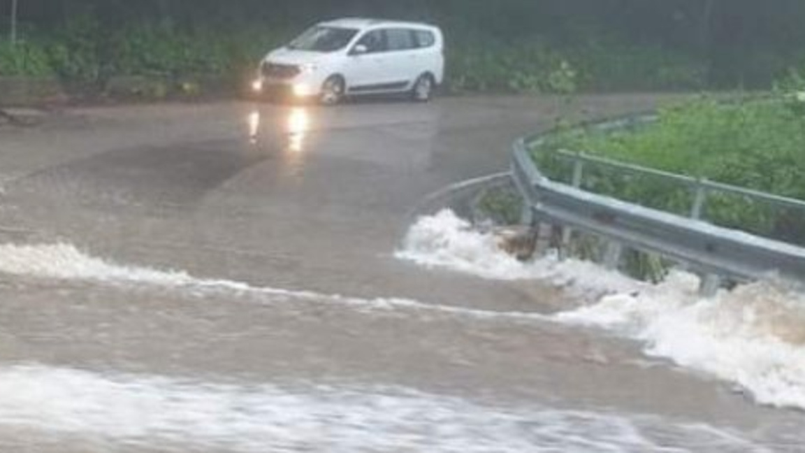 Снощи два пътя в Ивайловградско бяха затворени заради придошли води