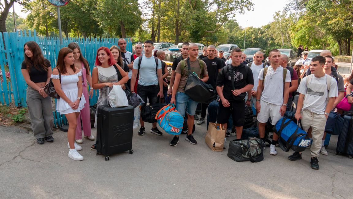 Нови 45 курсанти бяха посрещнати във Военноморското училище във Варна