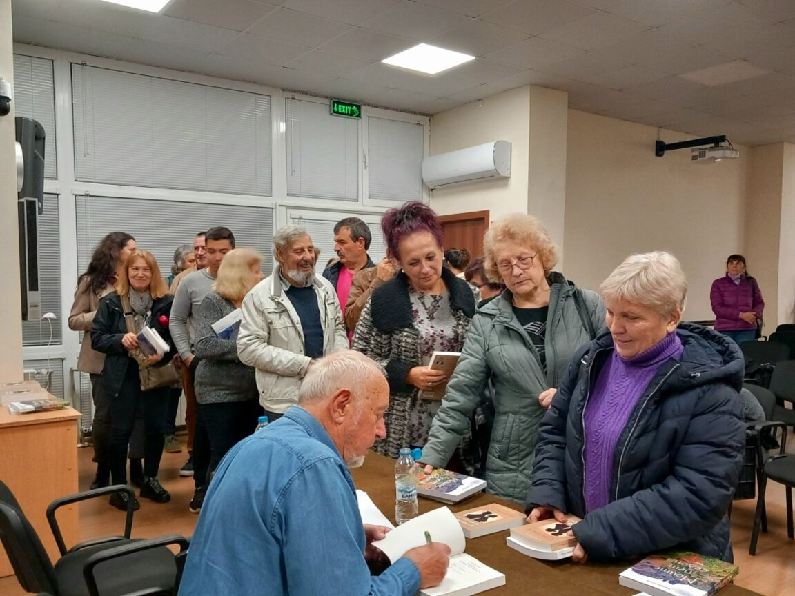 Проф. Божидар Попов представи две от книгите си в родния Белоградчик