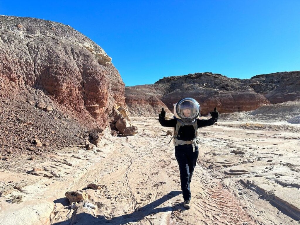 Traveler Izabela Shopova makes yogurt in conditions similar to those in space
