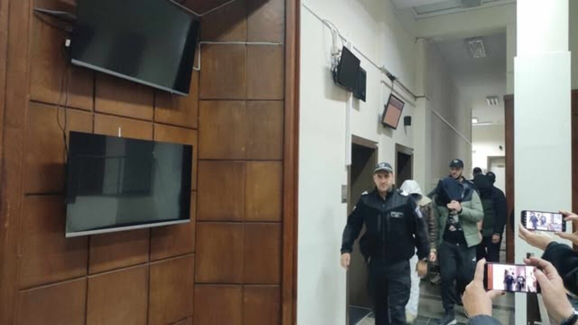 Съдът в Стара Загора решава дали четиримата задържани за източване на гориво от тръбопровод на "Лукойл" да останат в ареста