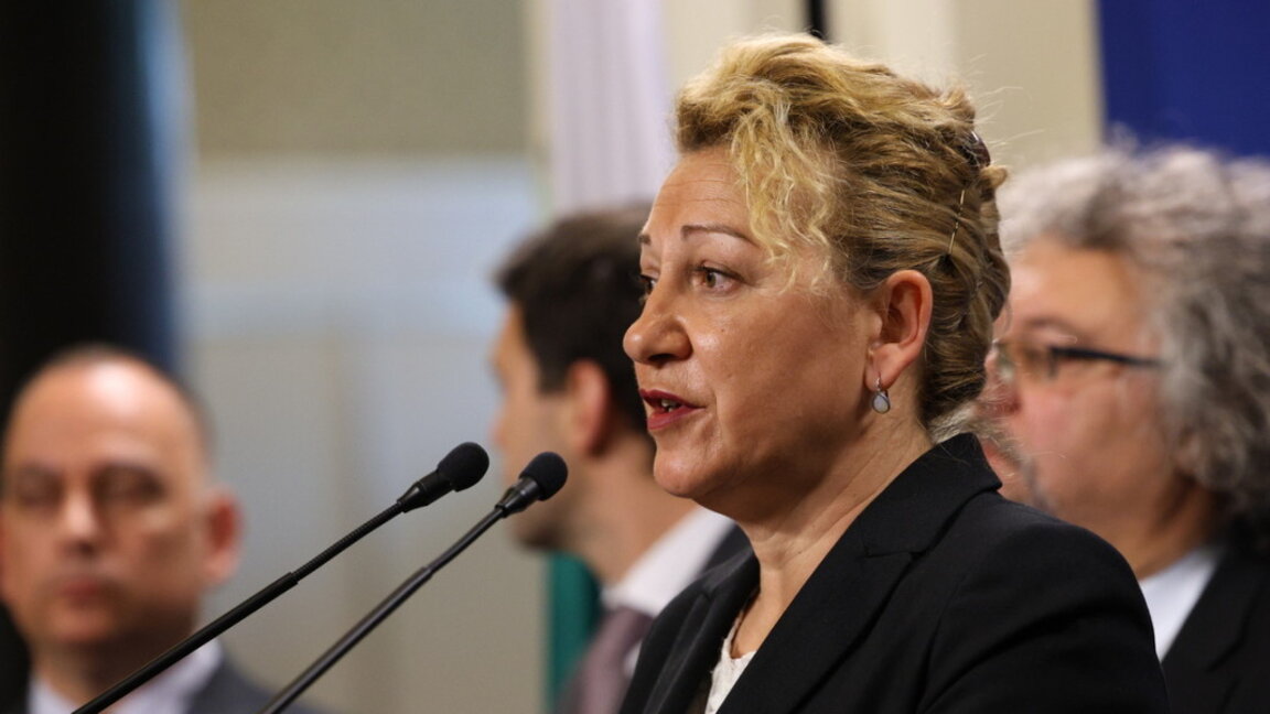 Стела Николова