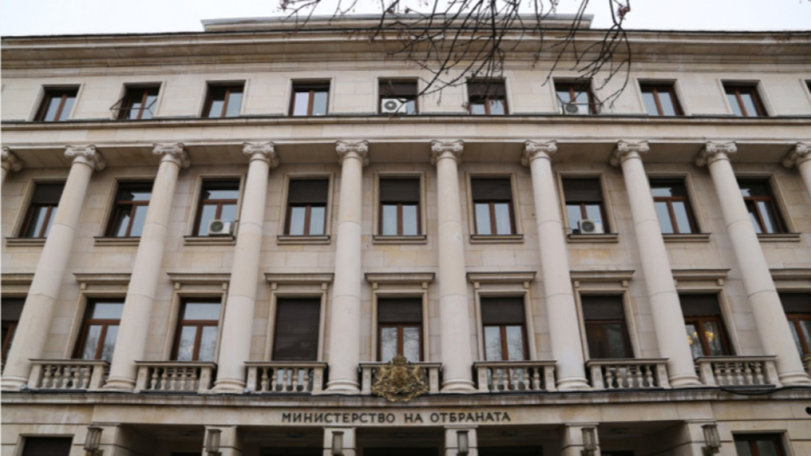 Министерството на отбраната временно е спряло наемането на военнослужещи