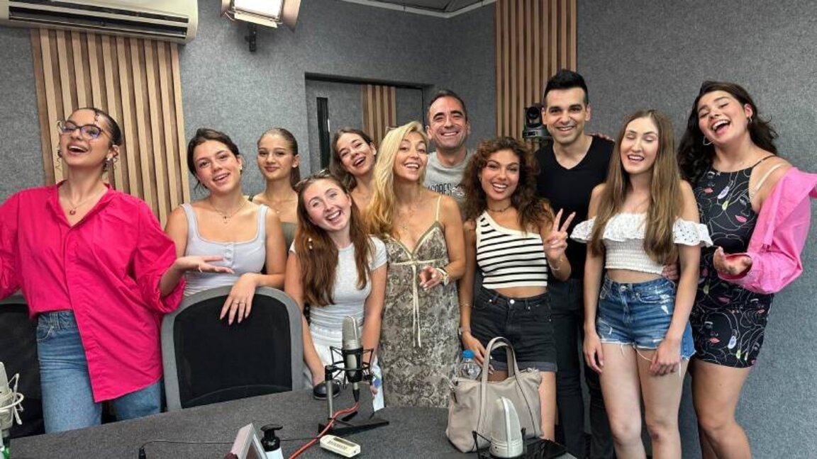 "You promised me" is a collaboration of 20 promising singers 