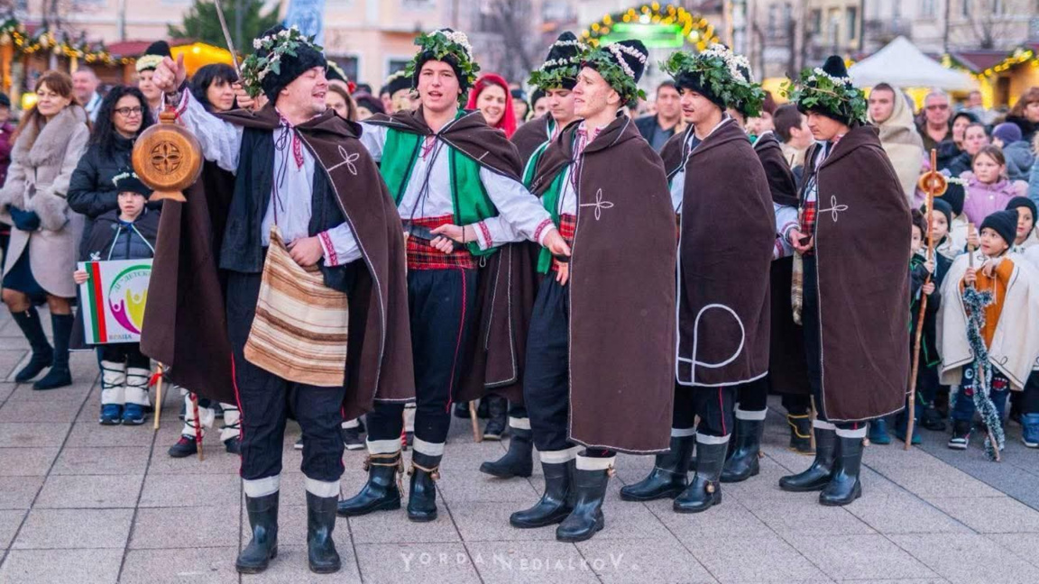 Коледарско шествие събира над 500 деца и младежи във Враца