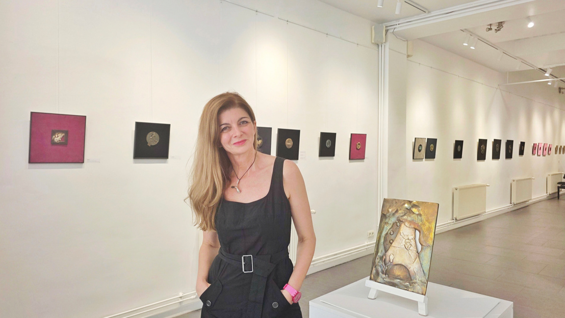 Nadia Rozeva's intimate monuments