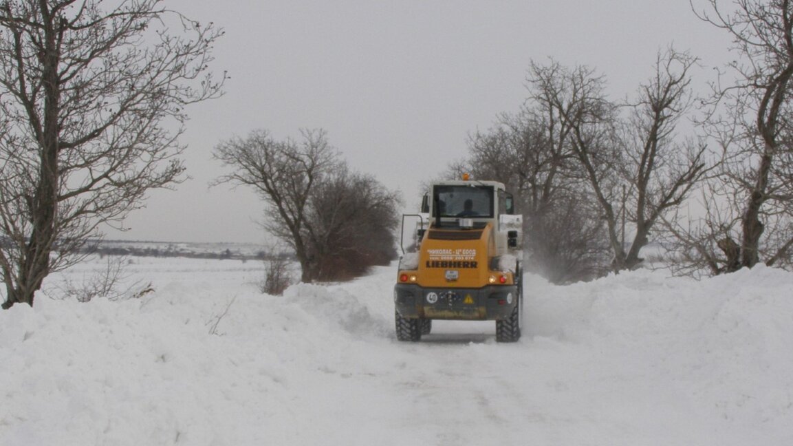 60 снегорина ще почистват пътищата в Ямболско тази зима