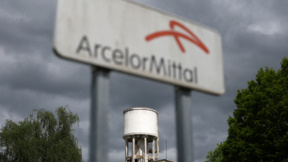 ArcelorMittal спира производството в най-големия стоманодобивен завод в Украйна