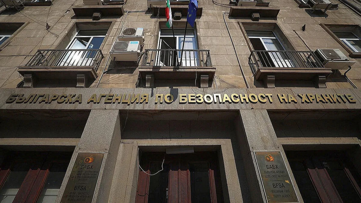 Откриха над 360 кг негодни храни в столове