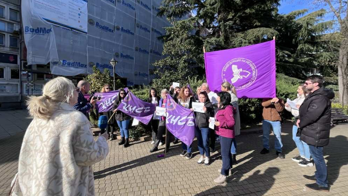 Протест на служители от Инспекцията по труда в Бургас