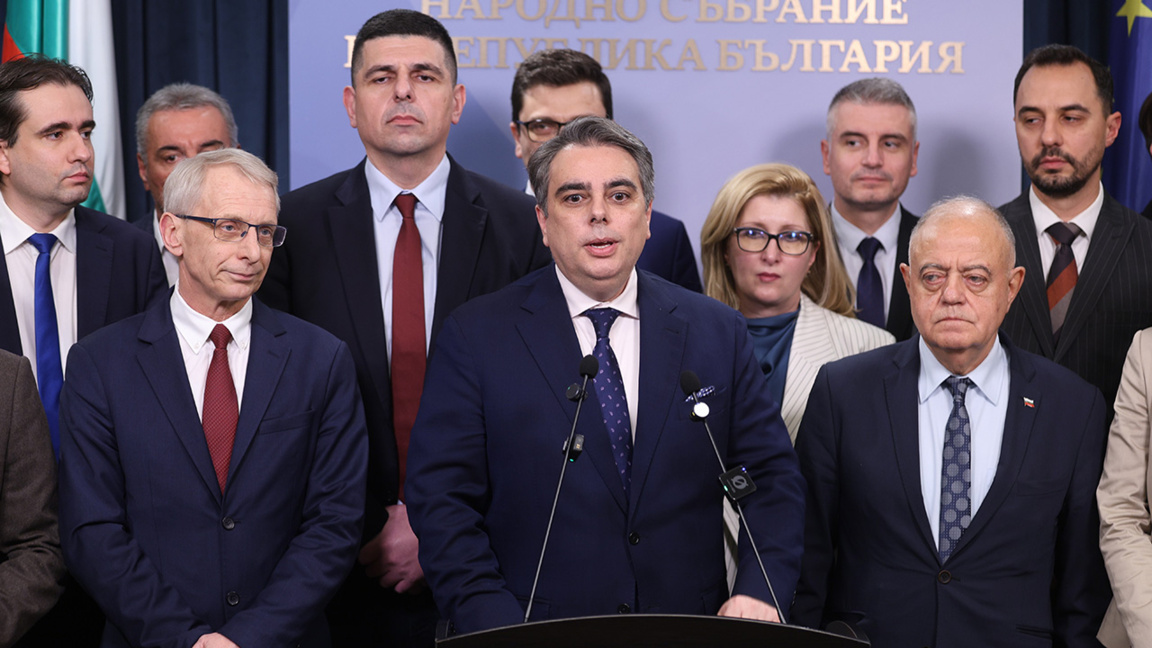Démission du gouvernement Jélyazkov : quelles réactions ?