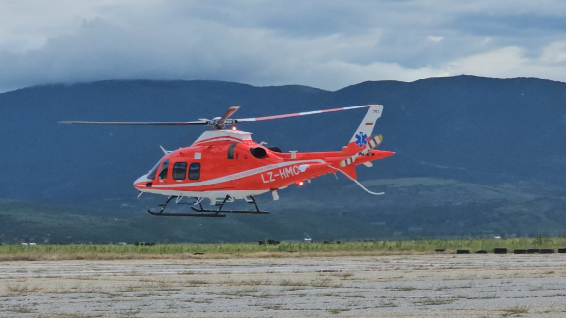 Медицинският хеликоптер е задействан за 40-годишна жена в кома