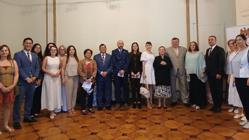 Националният етнографски музей представя молдовската риза с алтица