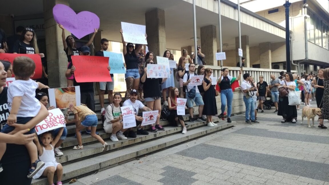 Пловдив отново на протест подкрепа на Дебора и срещу насилието над жени