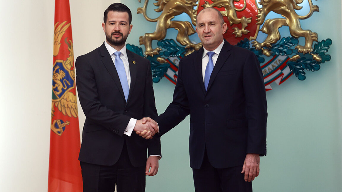 Jakov Milatovic (izquierda) y Rumen Radev (derecha)