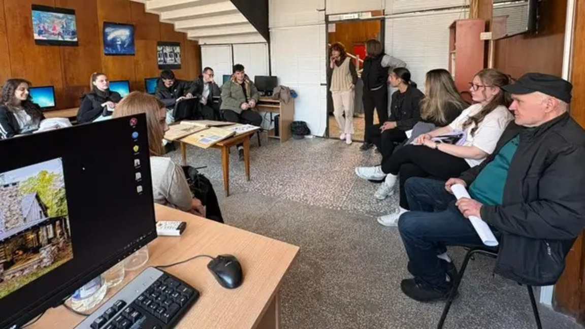 Емил Пенчев проведе творческо ателие в Регионалната библиотека