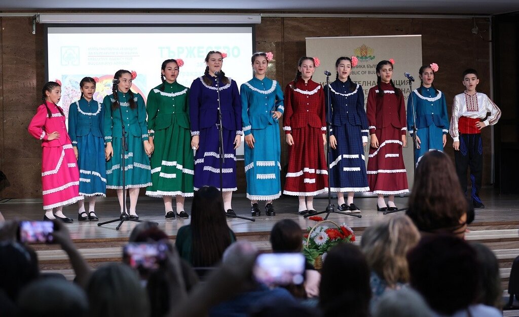 Ansambli "Yjet" (“Zvezdici”) në shkollën bullgare të së dielës në fshatin Gorodnee, rajoni i Bollgradit.