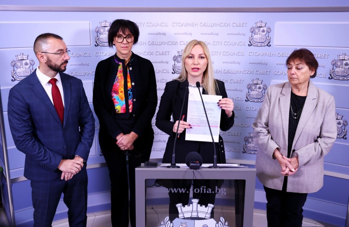 От ляво надясно - Антон Хекимян, Анна Стойкова, Ваня Тагарева и Лорита Радева.