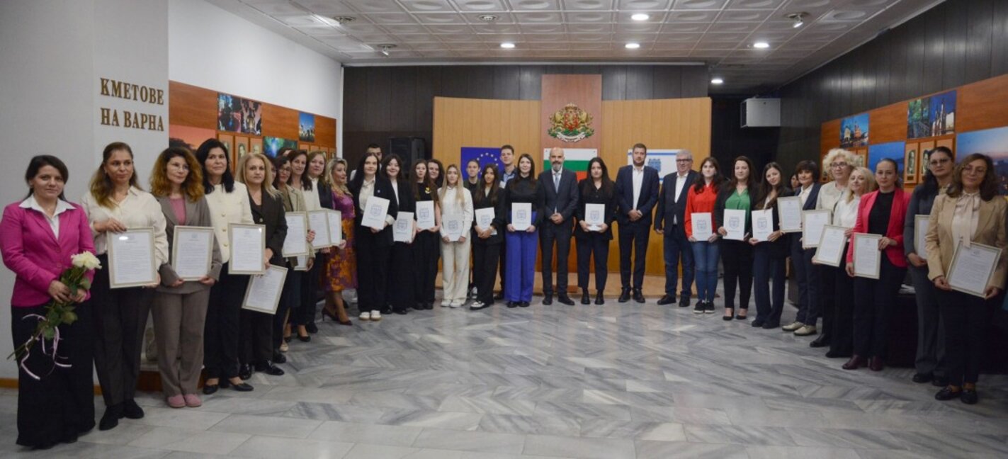 Наградата „Млад учител“ 2025 бе връчена на 17 преподаватели от варненски училища и детски градини