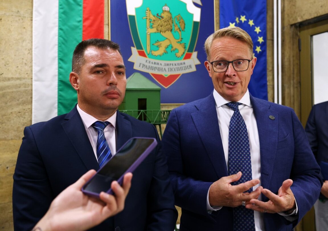 Anton Zlatanov (L) and Hans Leijtens (R)