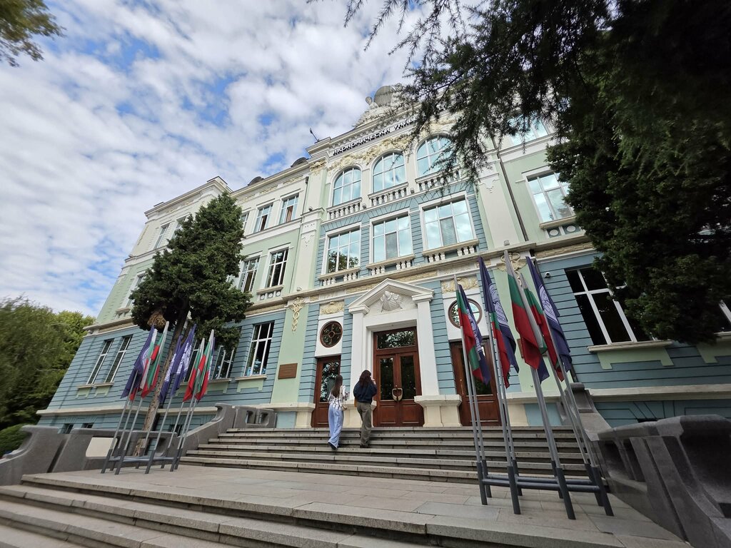 Откриха новата академична година в ИУ-Варна