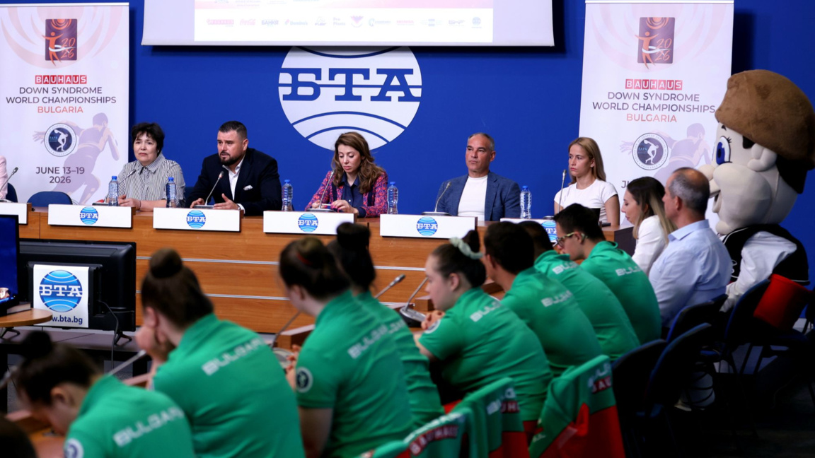Момент от пресконференцията