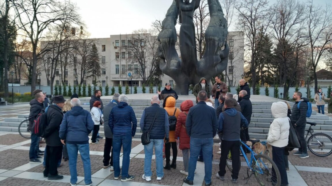 Вял протест на пловдивчани за премахване на хартиения вот