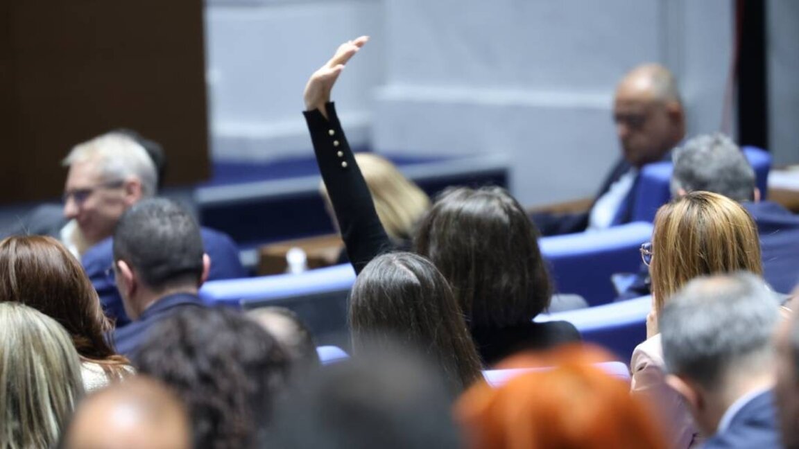 Парламент размотрио у начелу три нацрта измена Закона о верским заједницама