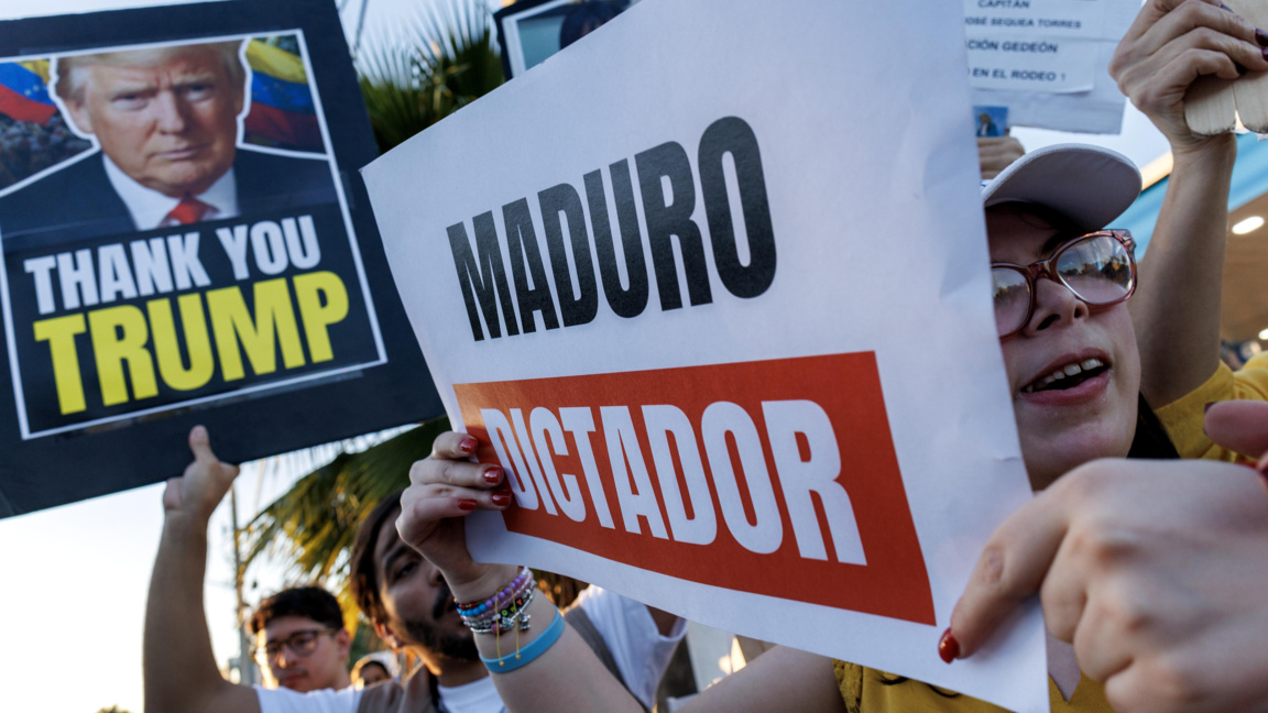 Демонстрация на венецуелци в Маями след американската операция в Каракас