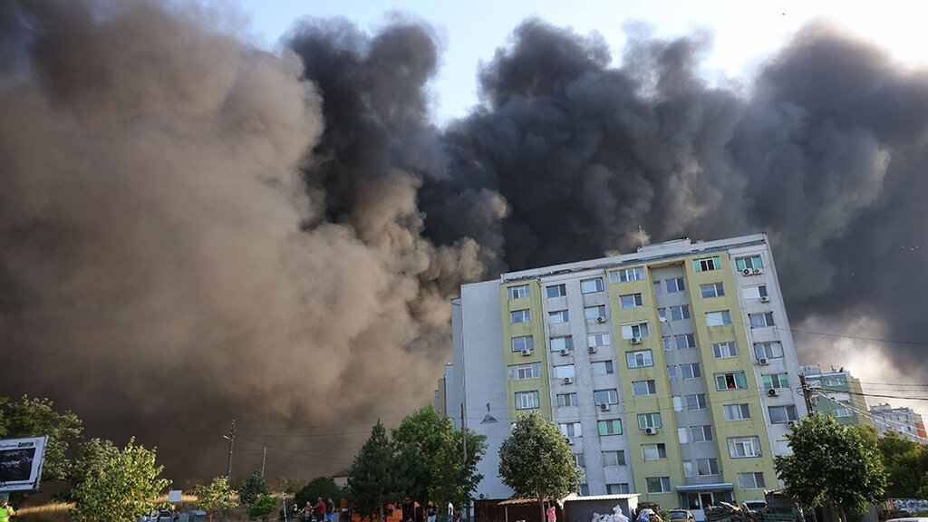 Пожарите на Балканите и митата на САЩ за европейските стоки белязаха седмицата