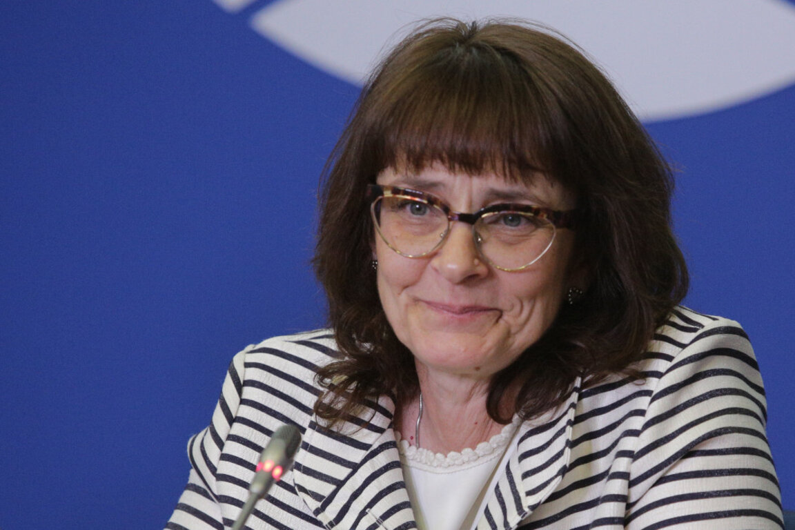 През последните 10 години начело на училището е Мариела Папазова